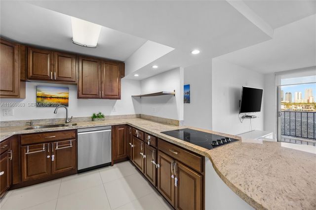 16570 NE 26th Ave 5J, North Miami Beach, FL 33160