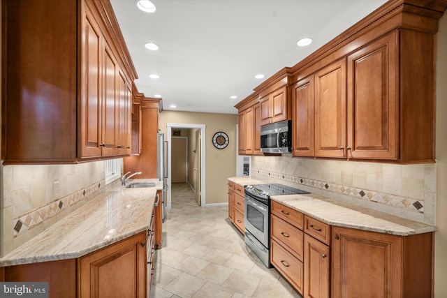 4949 SABRA LN, Annandale, VA 22003