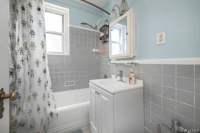 72-15 37th Avenue 6A, Jackson Heights, NY 11372
