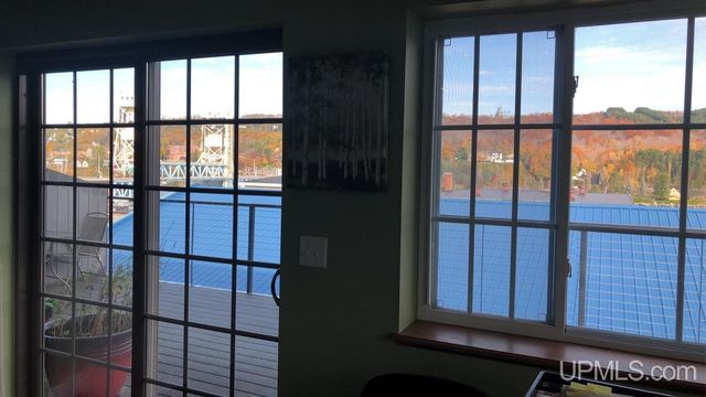 208 E Montezuma Avenue, Houghton, MI 49931