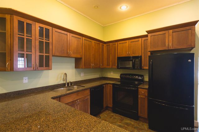 208 E Montezuma Avenue, Houghton, MI 49931