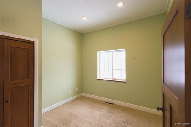 208 E Montezuma Avenue, Houghton, MI 49931