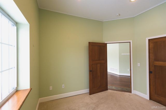 208 E Montezuma Avenue, Houghton, MI 49931