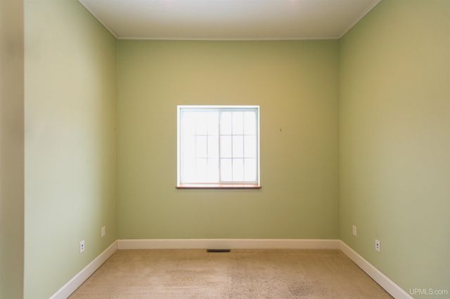 208 E Montezuma Avenue, Houghton, MI 49931