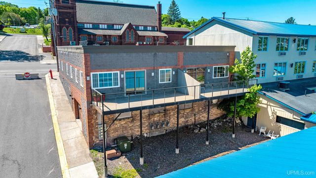 208 E Montezuma Avenue, Houghton, MI 49931