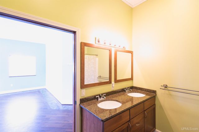 208 E Montezuma Avenue, Houghton, MI 49931