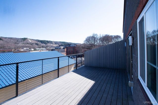 208 E Montezuma Avenue, Houghton, MI 49931