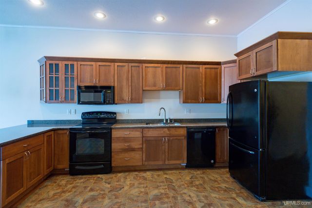 208 E Montezuma Avenue, Houghton, MI 49931