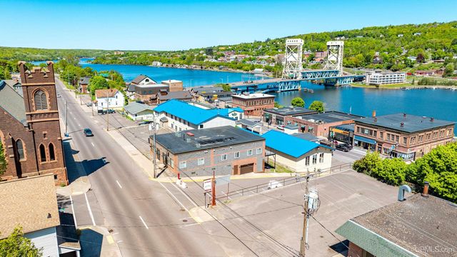 208 E Montezuma Avenue, Houghton, MI 49931