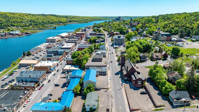 208 E Montezuma Avenue, Houghton, MI 49931