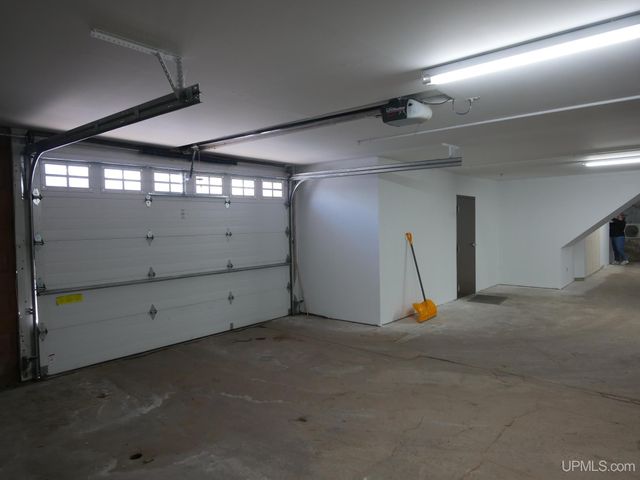 208 E Montezuma Avenue, Houghton, MI 49931