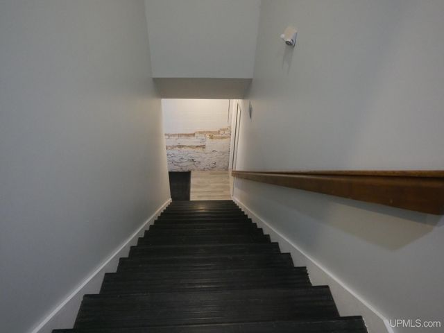 208 E Montezuma Avenue, Houghton, MI 49931