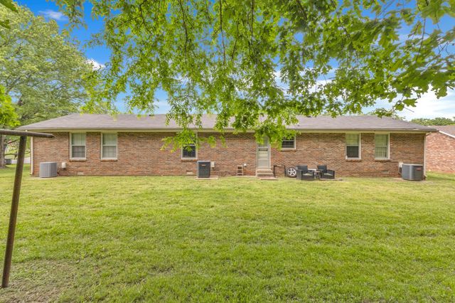 348 Dupuis Dr, Clarksville, TN 37042