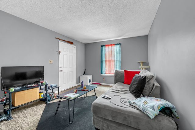 348 Dupuis Dr, Clarksville, TN 37042