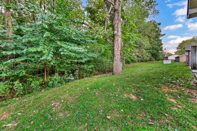 348 Dupuis Dr, Clarksville, TN 37042