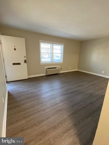 205 E CORNELL DR, Sterling, VA 20164