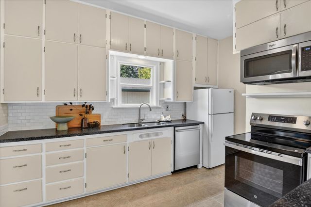 1218 E Augusta Ave, Spokane, WA 99207