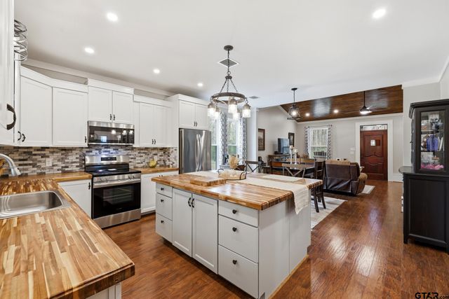 405 W Camp St, Jefferson, TX 75657