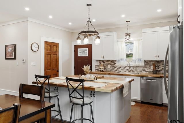 405 W Camp St, Jefferson, TX 75657