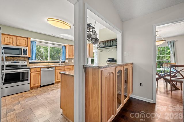 5200 Cressingham Court, Charlotte, NC 28227