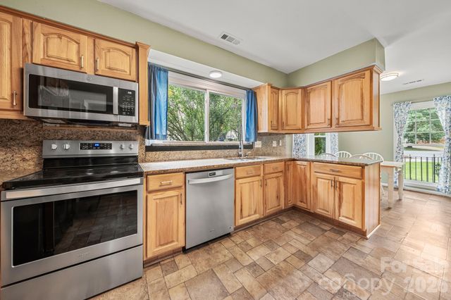 5200 Cressingham Court, Charlotte, NC 28227