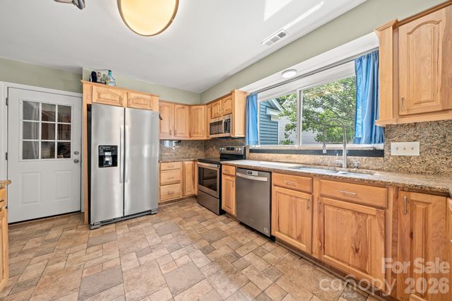 5200 Cressingham Court, Charlotte, NC 28227