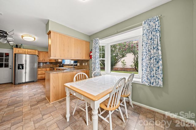 5200 Cressingham Court, Charlotte, NC 28227