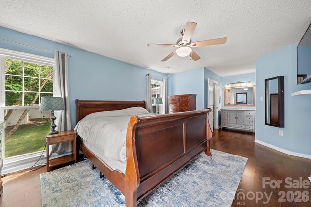 5200 Cressingham Court, Charlotte, NC 28227