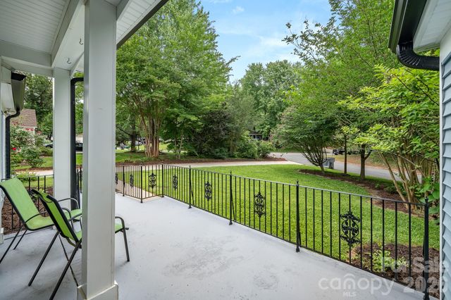 5200 Cressingham Court, Charlotte, NC 28227