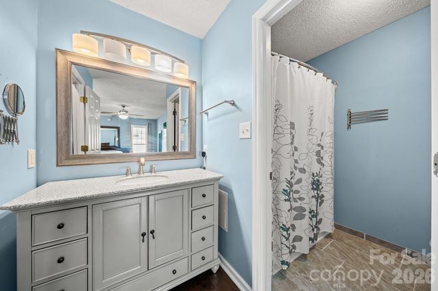 5200 Cressingham Court, Charlotte, NC 28227