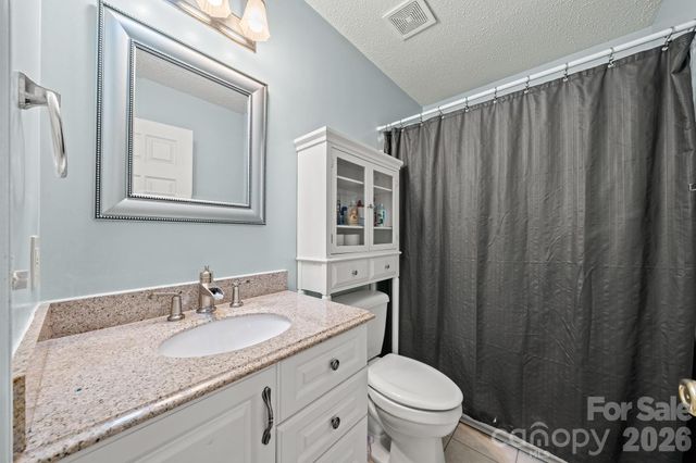 5200 Cressingham Court, Charlotte, NC 28227