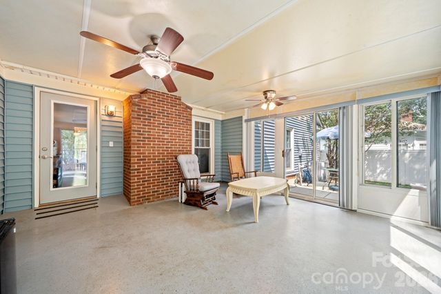 5200 Cressingham Court, Charlotte, NC 28227