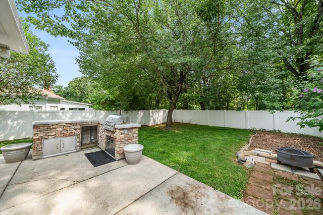 5200 Cressingham Court, Charlotte, NC 28227