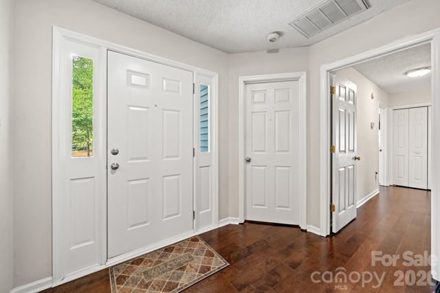 5200 Cressingham Court, Charlotte, NC 28227