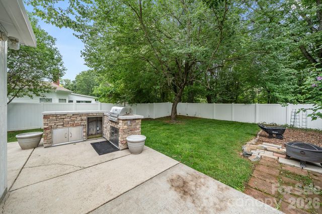 5200 Cressingham Court, Charlotte, NC 28227
