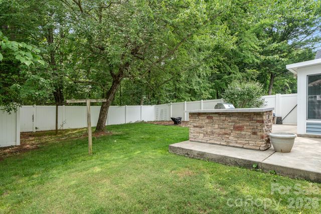 5200 Cressingham Court, Charlotte, NC 28227