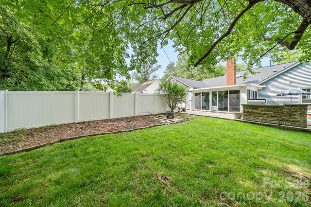5200 Cressingham Court, Charlotte, NC 28227