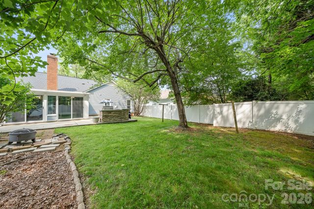 5200 Cressingham Court, Charlotte, NC 28227
