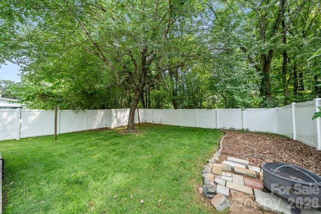 5200 Cressingham Court, Charlotte, NC 28227