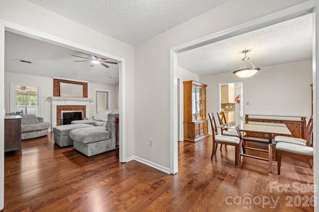 5200 Cressingham Court, Charlotte, NC 28227
