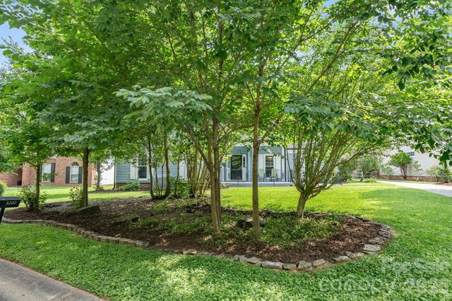 5200 Cressingham Court, Charlotte, NC 28227