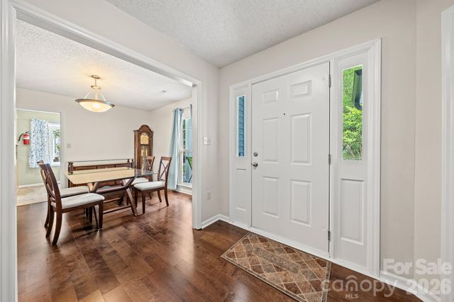 5200 Cressingham Court, Charlotte, NC 28227