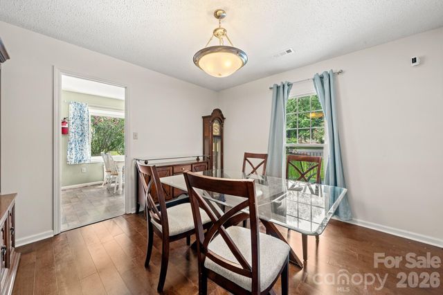 5200 Cressingham Court, Charlotte, NC 28227