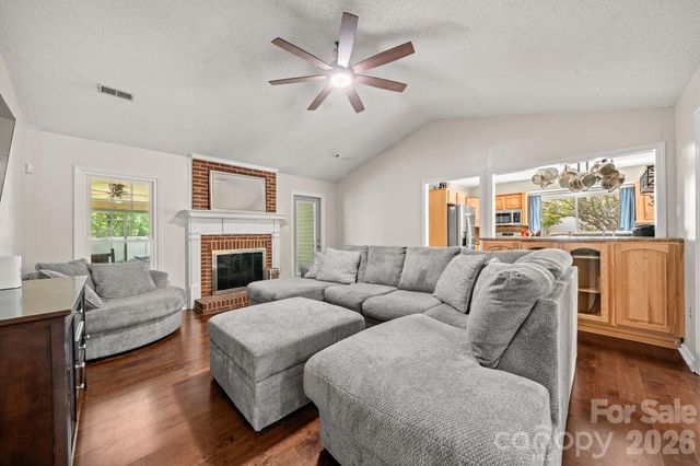 5200 Cressingham Court, Charlotte, NC 28227