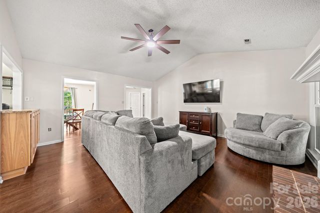5200 Cressingham Court, Charlotte, NC 28227