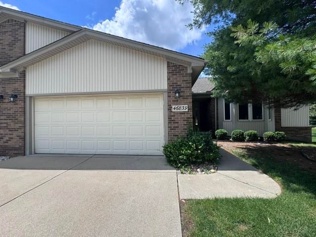 46839 Scotch Pine Lane, Macomb, MI 48042