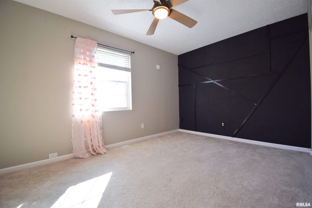 4419 Woodglen Lane, Mt Vernon, IL 62864