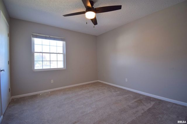 4419 Woodglen Lane, Mt Vernon, IL 62864