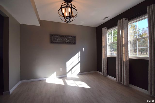 4419 Woodglen Lane, Mt Vernon, IL 62864