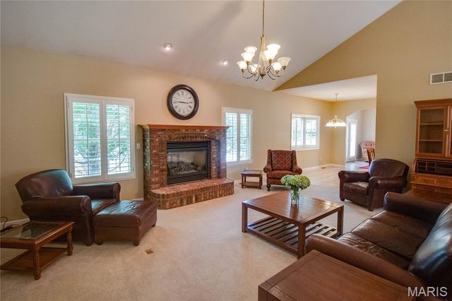1400 White Oak Trail, Godfrey, IL 62035